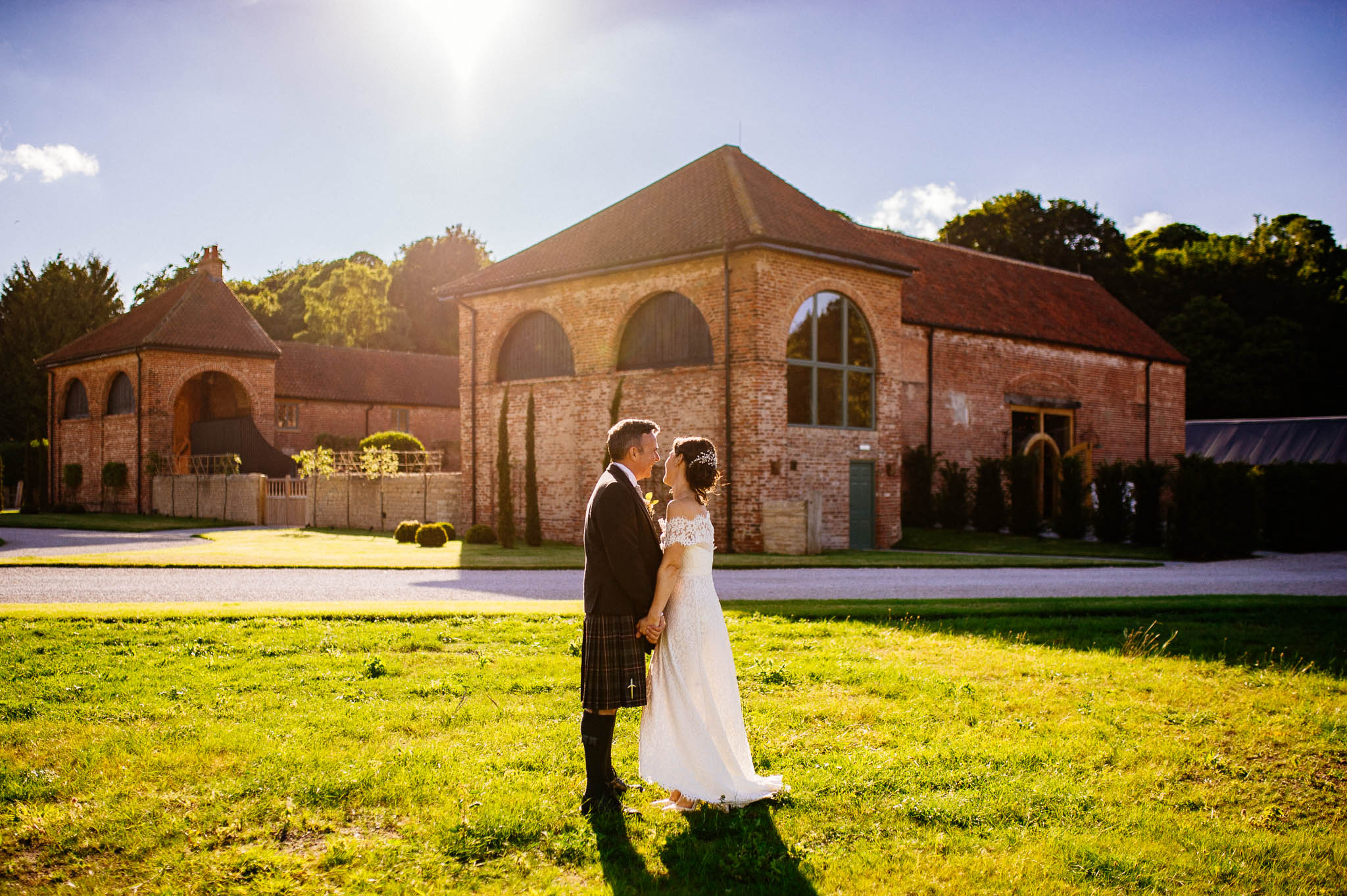 Rustykalny ślub i wesele w stodole