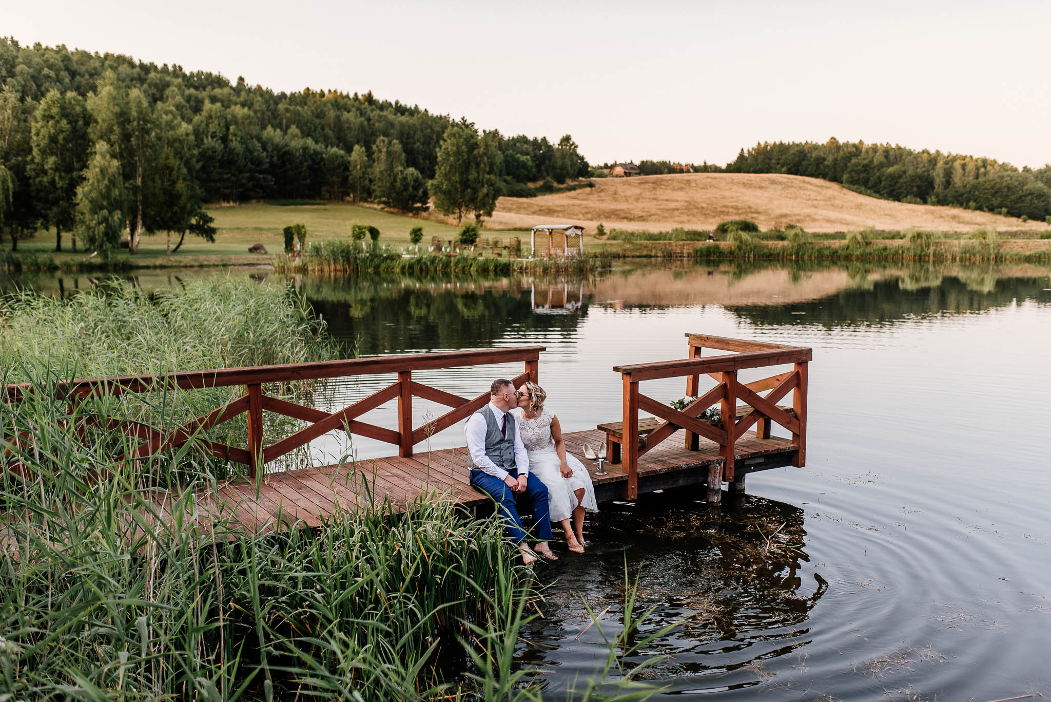 Sesja ślubna nad Jeziorem w Ostrzycach