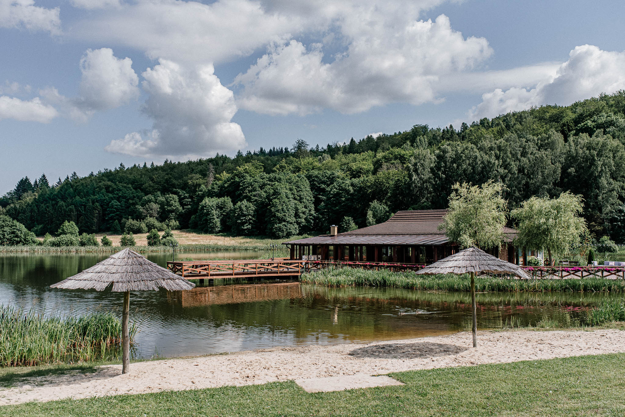 Sala weselna Wodny Śwat w Ostrzycach na wuspie na jeziorze